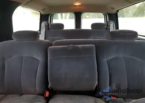 2002 Chevrolet Suburban C1500 z USA, uszkodzony, nr VIN 3GNEC16ZX2G201189